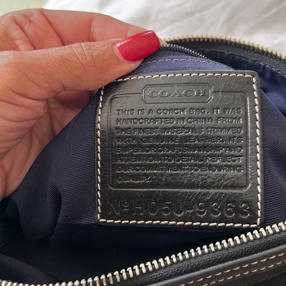 Authentic Black leather Coach monogram shoulder bag. - Picture 5 of 7